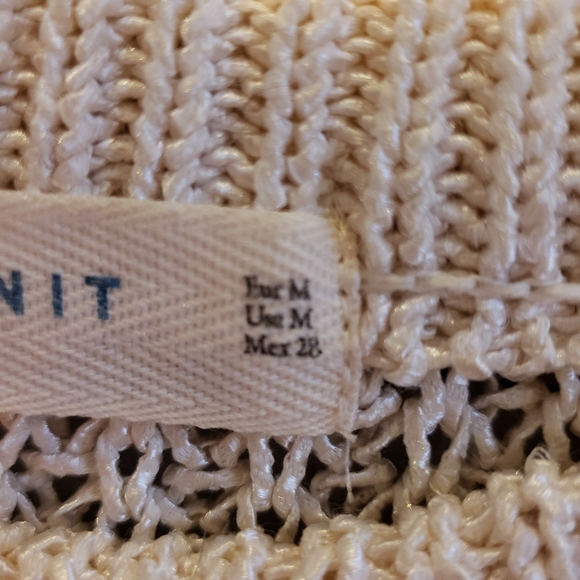 Sleeveless pullover with side slits - Picture 7 of 11